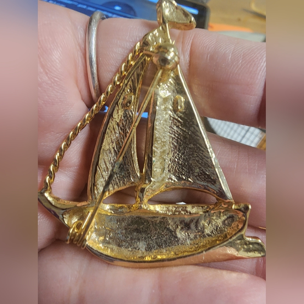 Vintage Goldtone Sailboat Brooch with White Blue and Red Enamel Accents - Picture 4 of 4